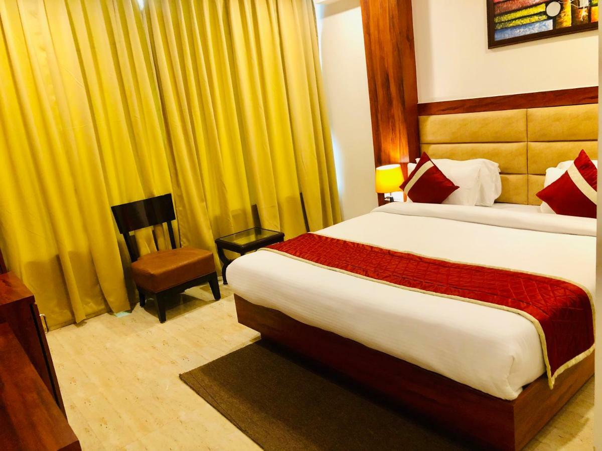 Red Crown Hotel Nova Deli Quarto foto